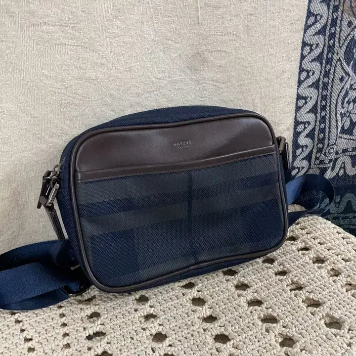 [BUNJANG] Hazzys Check Mini Crossbody Shoulder Bag / [F] 헤지스 체크 미니 크로스백 숄더백 가방