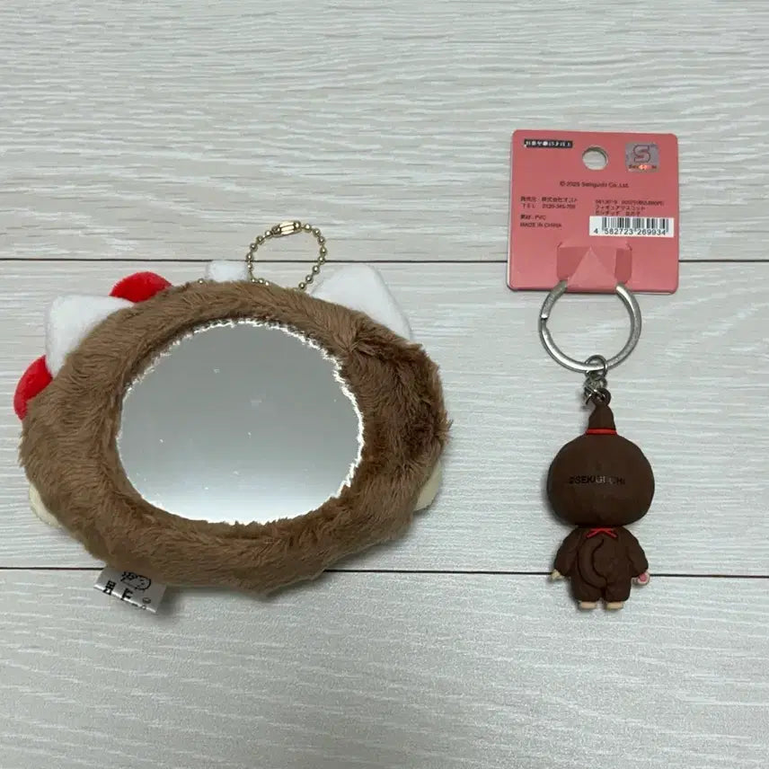[BUNJANG] Monchhichi x Hello Kitty Collaboration Mirror Keyring + Monchhichi Figure Keyring Bundle Set / 몬치치X키티 콜라보 거울 키링 + 몬치치짱 피규어 키링 일괄