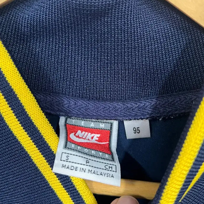 [BUNJANG] Nike Old School Michigan V-Neck Jersey / [95] 00s 나이키 올드스쿨 미시간 웜업 브이넥 반팔 져지