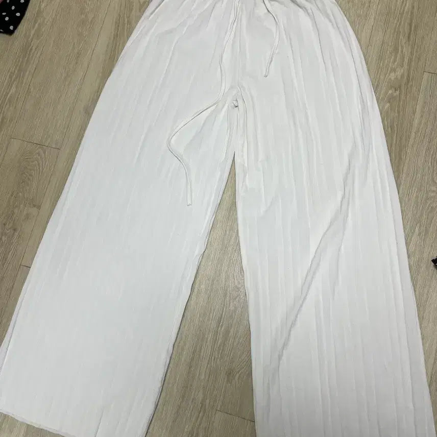 [BUNJANG] White Pleated Wide Pants / 화이트 주름 와이드 팬츠
