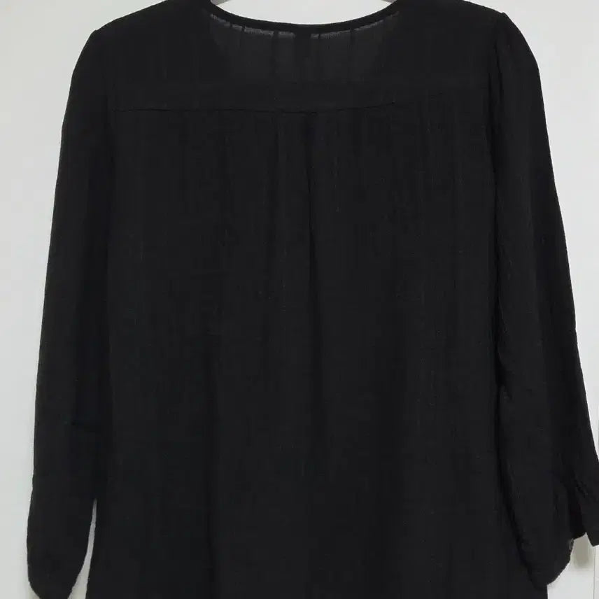 [BUNJANG] V-Neck Blouse (Black) / 브이넥 블라우스 (블랙)