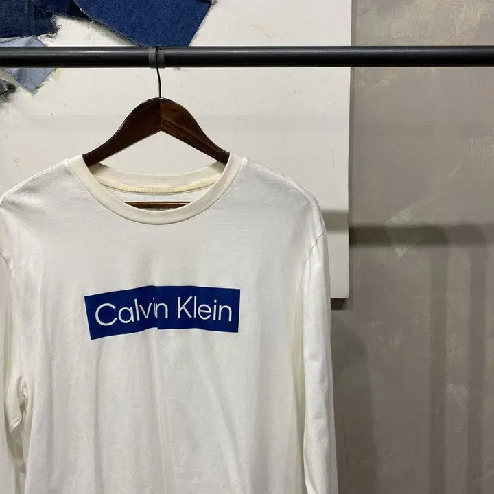 [BUNJANG] Calvin Klein CK Box Logo Long Sleeve T-shirt / (110) 캘빈클라인 CK 캐주얼 박스로고 프린팅 롱슬리브 긴팔 티