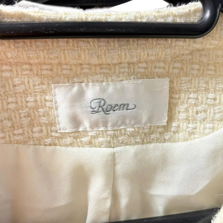 [BUNJANG] Roem Ivory Gold Button Slim Tweed Jacket / 3850 로엠 아이보리 금장 슬림 퍼프 트위드자켓