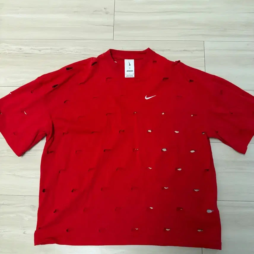 [BUNJANG] Nike x Jacquemus Red Cutout T-shirt / 나이키 x 자크뮈스 콜라보 레드 티셔츠