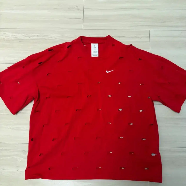 [BUNJANG] Nike x Jacquemus Red Cutout T-shirt / 나이키 x 자크뮈스 콜라보 레드 티셔츠