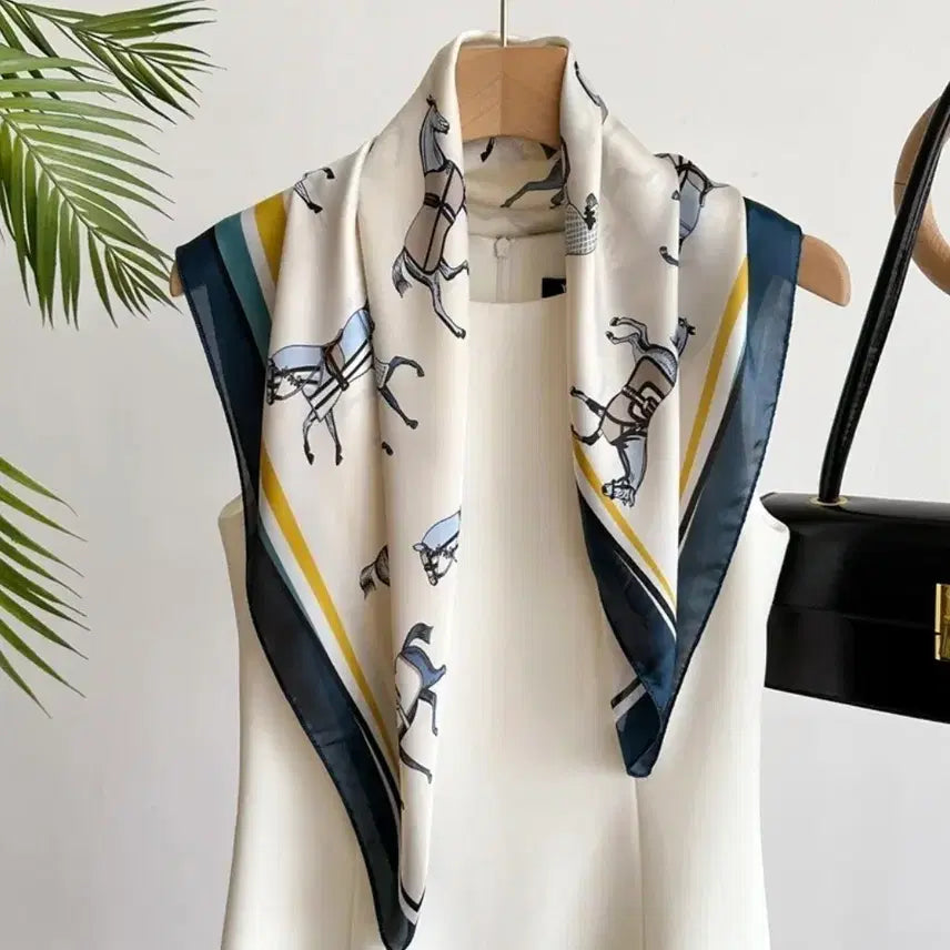 [BUNJANG] Patterned Ivory Scarf / 말 패턴 스카프 아이보리(새상품)