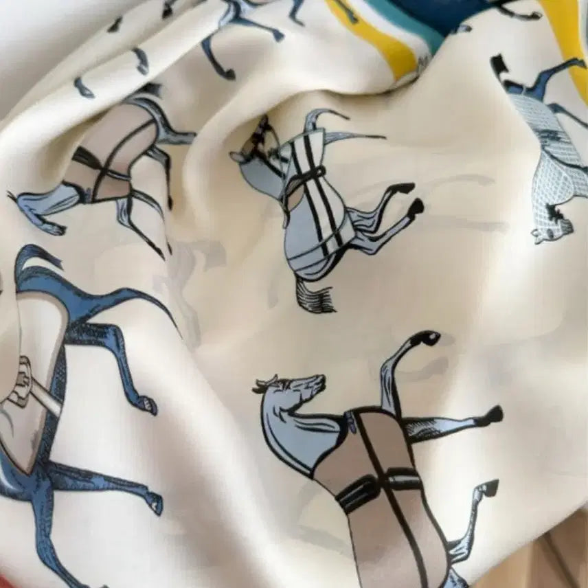 [BUNJANG] Patterned Ivory Scarf / 말 패턴 스카프 아이보리(새상품)