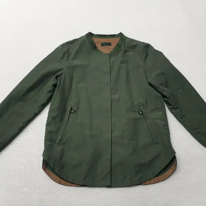 [SOLD OUT] 베네통 카키색 숏 점퍼 여성90