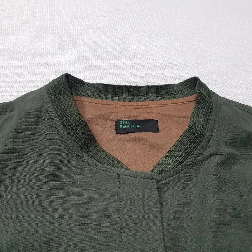 [SOLD OUT] 베네통 카키색 숏 점퍼 여성90