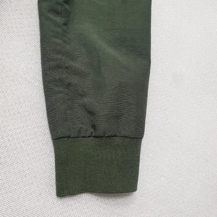 [SOLD OUT] 베네통 카키색 숏 점퍼 여성90