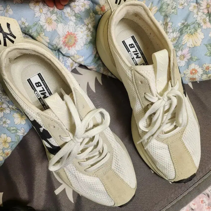 [BUNJANG] MLB New York Yankees Ivory Sneakers (260) / MLB 뉴욕 양키스 운동화 스니커즈 아이보리260