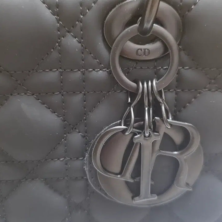 [BUNJANG] Black Quilted Shoulder Bag / 블랙가방