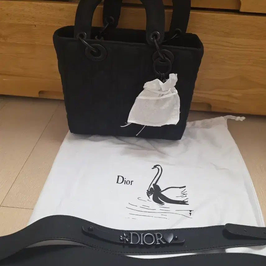 [BUNJANG] Black Quilted Shoulder Bag / 블랙가방