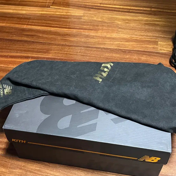 [BUNJANG] New Balance Kith 860v2 Espresso Sneakers / 뉴발란스 키스 860v2 에스프레소 270