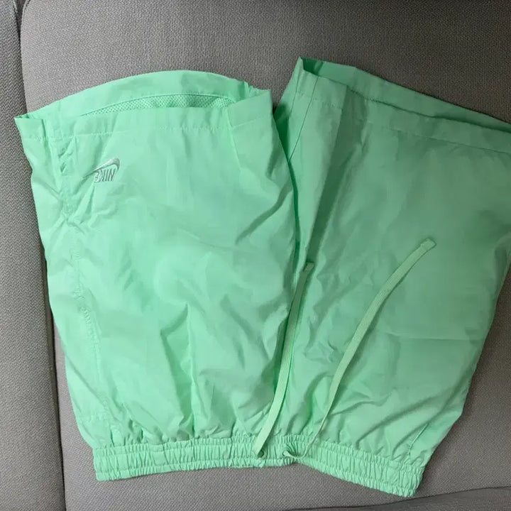 [BUNJANG] Nike Woven Flow Shorts L Fluorescent / 새상품) 나이키 우븐 플로우 쇼츠 L 형광