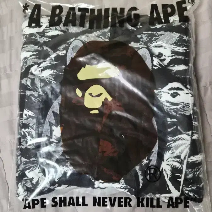 [BUNJANG] BAPE Shark Hoodie Camo Pattern Oversized Fit / (새상품)베이프 샤크 후드집업 Parm tree camo 오버핏