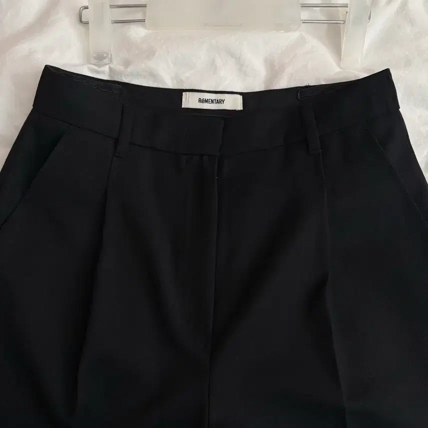[BUNJANG] Limentari Black Wide Pleated Slacks / 리멘터리 블랙 와이드 핀턱 슬랙스