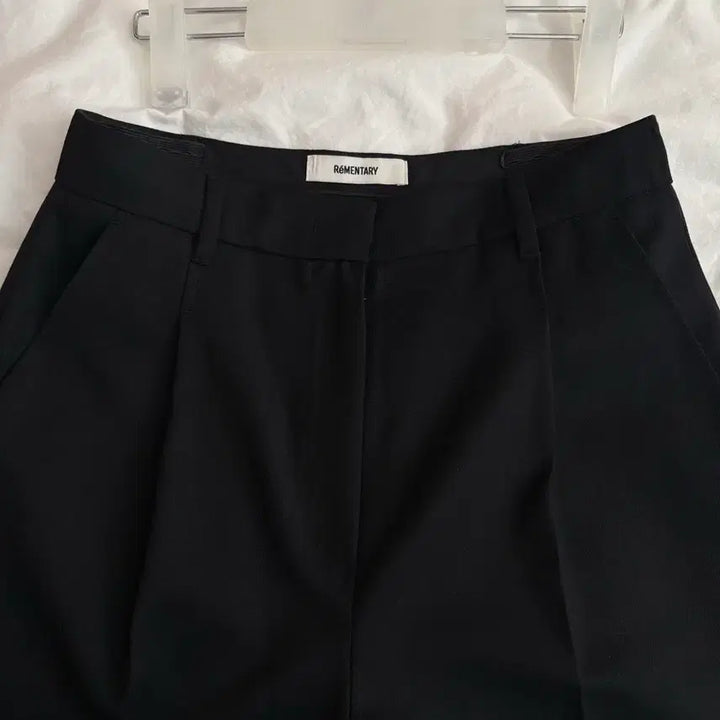 [BUNJANG] Limentari Black Wide Pleated Slacks / 리멘터리 블랙 와이드 핀턱 슬랙스