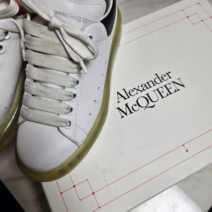 [BUNJANG] Alexander McQueen Oversized Sneakers White (Size 240) / (240사이즈/무료배송)알렉산더맥퀸 오버솔 스니커즈 화이트