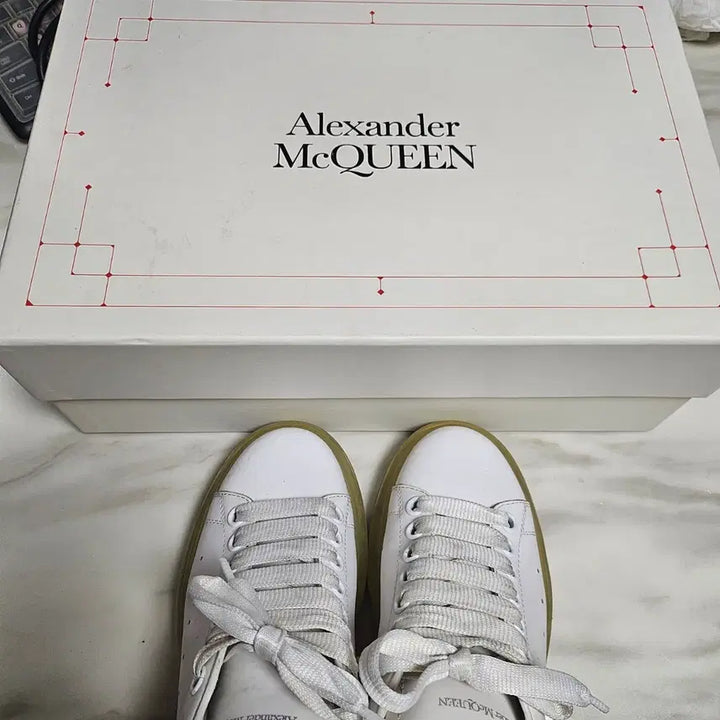 [BUNJANG] Alexander McQueen Oversized Sneakers White (Size 240) / (240사이즈/무료배송)알렉산더맥퀸 오버솔 스니커즈 화이트