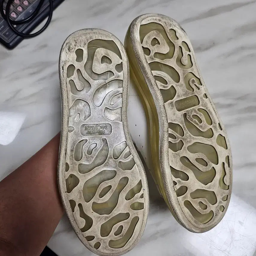 [BUNJANG] Alexander McQueen Oversized Sneakers White (Size 240) / (240사이즈/무료배송)알렉산더맥퀸 오버솔 스니커즈 화이트