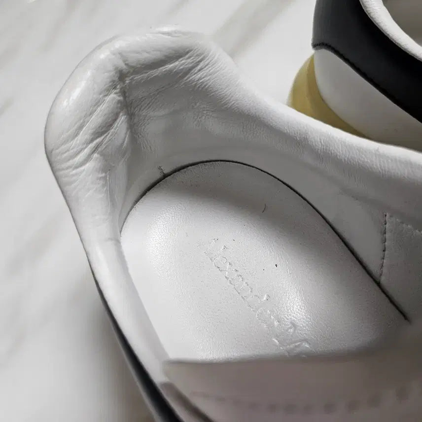 [BUNJANG] Alexander McQueen Oversized Sneakers White (Size 240) / (240사이즈/무료배송)알렉산더맥퀸 오버솔 스니커즈 화이트