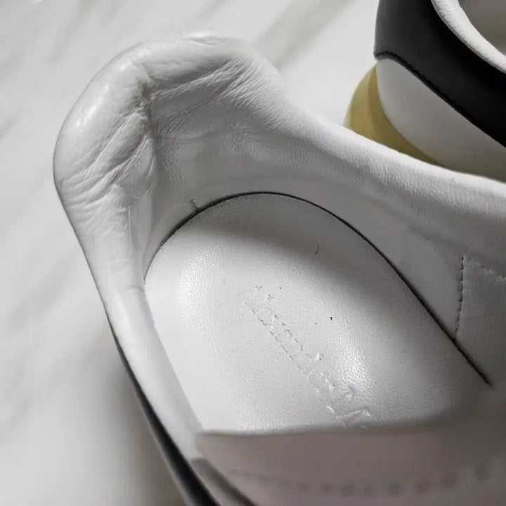 [BUNJANG] Alexander McQueen Oversized Sneakers White (Size 240) / (240사이즈/무료배송)알렉산더맥퀸 오버솔 스니커즈 화이트
