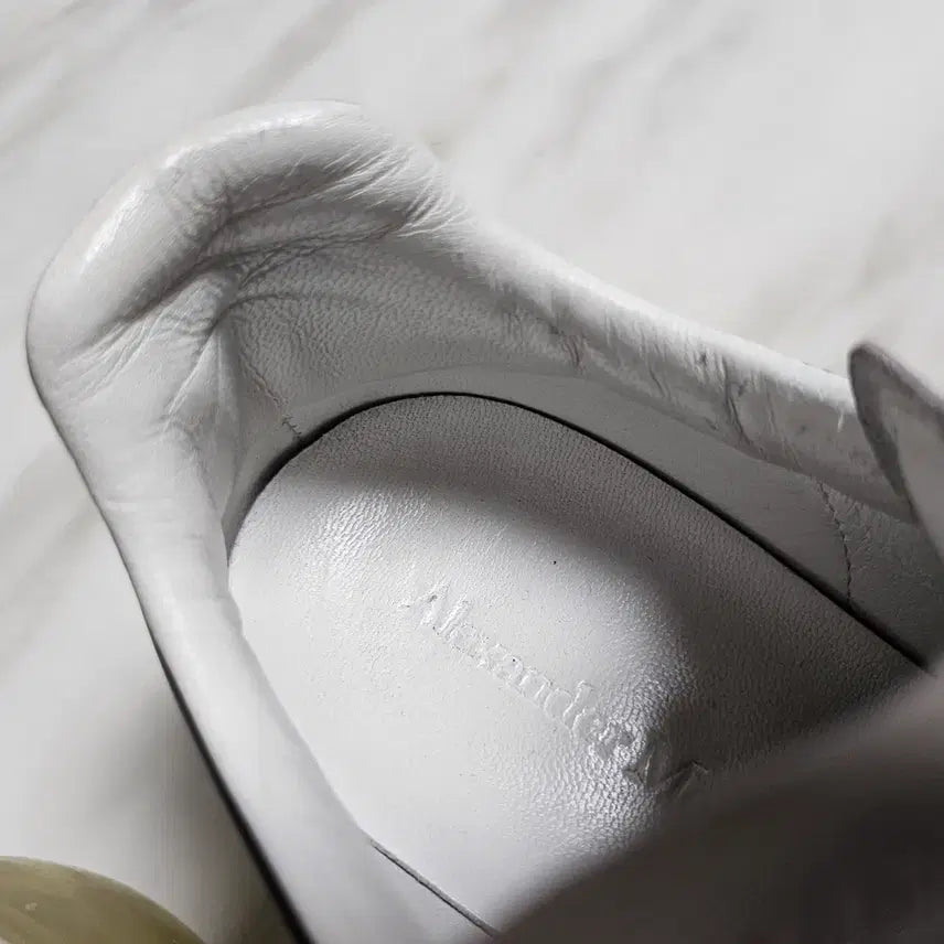[BUNJANG] Alexander McQueen Oversized Sneakers White (Size 240) / (240사이즈/무료배송)알렉산더맥퀸 오버솔 스니커즈 화이트