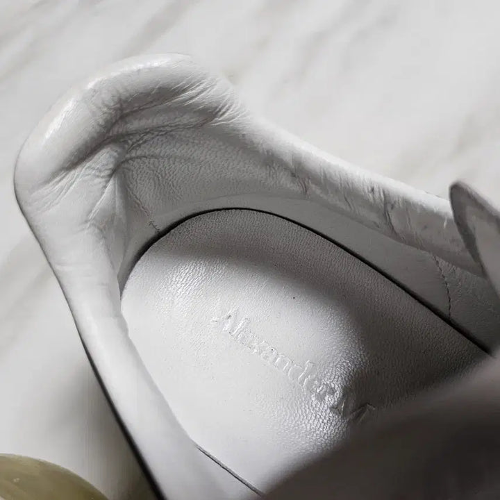 [BUNJANG] Alexander McQueen Oversized Sneakers White (Size 240) / (240사이즈/무료배송)알렉산더맥퀸 오버솔 스니커즈 화이트