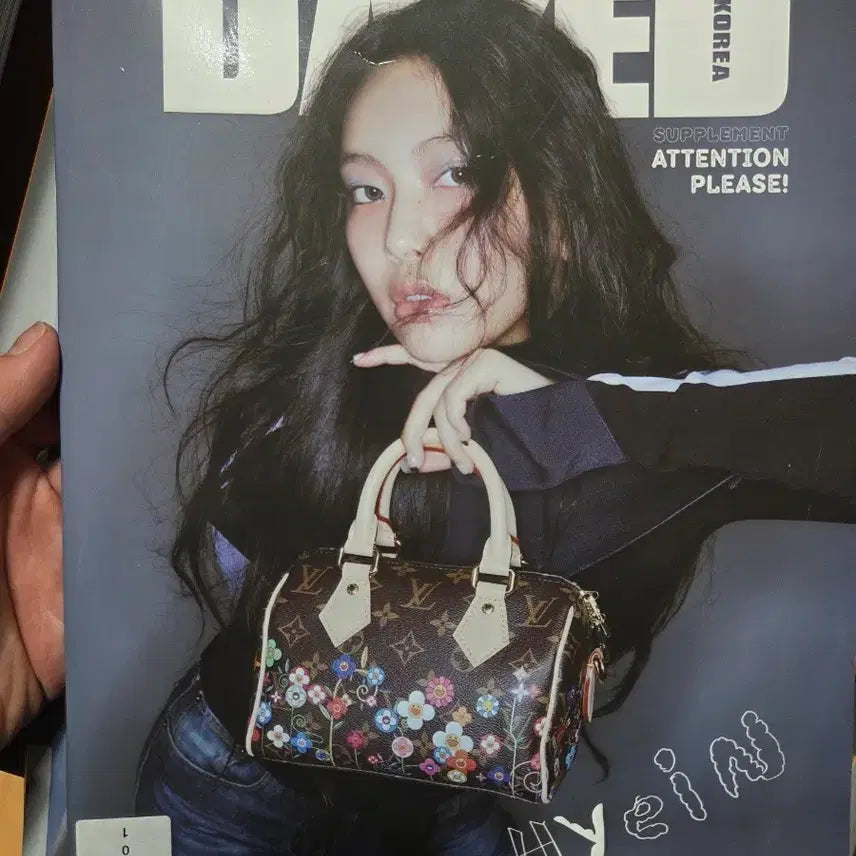 [SOLD OUT] 데이즈드 코리아 혜인 2025.1월호