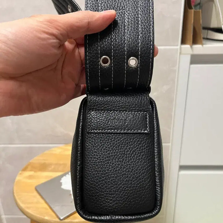 [BUNJANG] Juvine Leather Small Buckle Bag (Black) / (땡처리)쥬바인 레더 스몰 버클백(블랙)