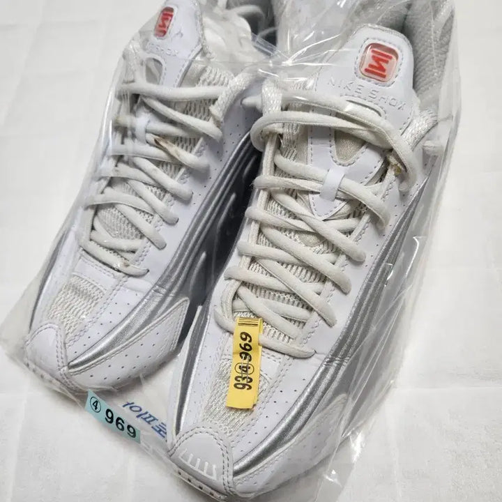 [BUNJANG] Nike Shox R4 White Metallic Silver Sneakers / 나이키 샥스 R4 화이트 메탈릭실버 240