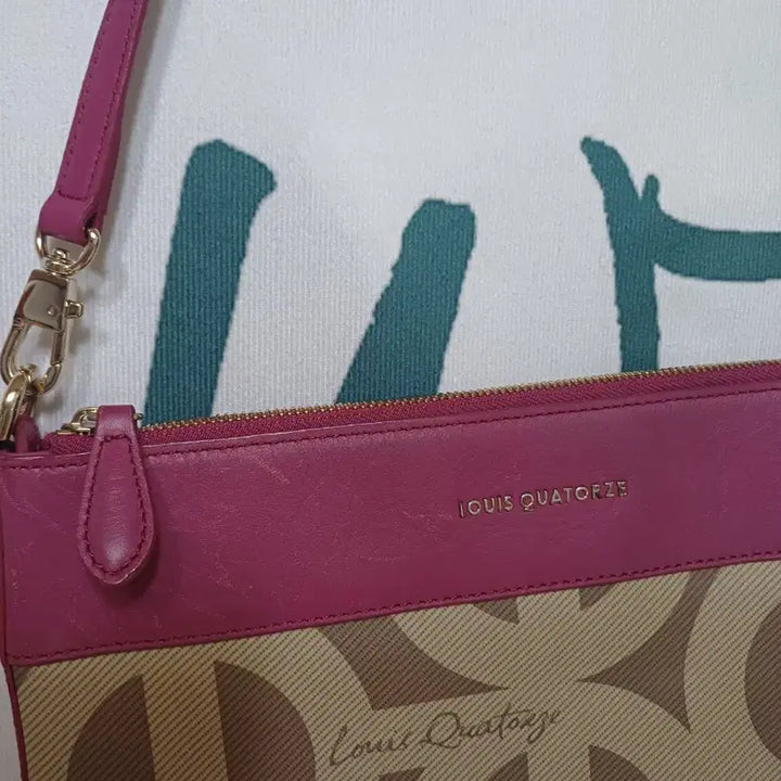 [BUNJANG] Louis Quatorze Pink Crossbody Bag / 루이까또즈 핑크 크로스백