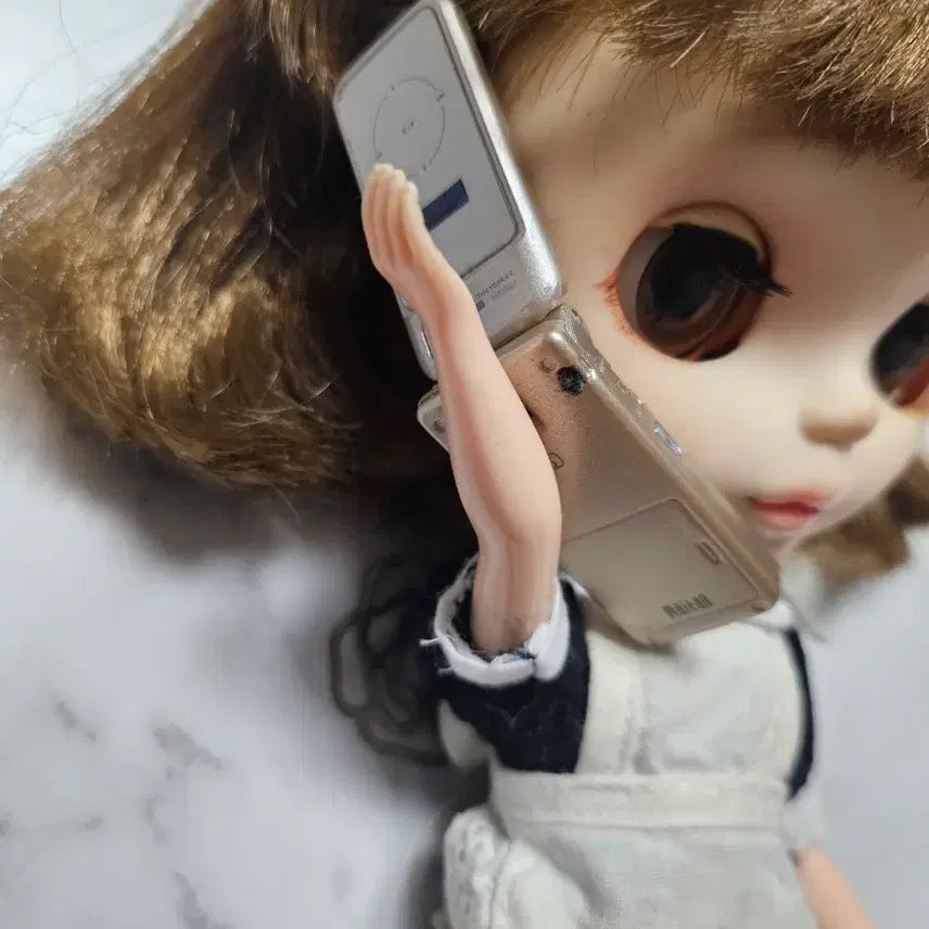 [BUNJANG] Miniature Flip Phone - Champagne Gold / 휴대폰 미니어쳐 - 샴페인 골드 플립폰