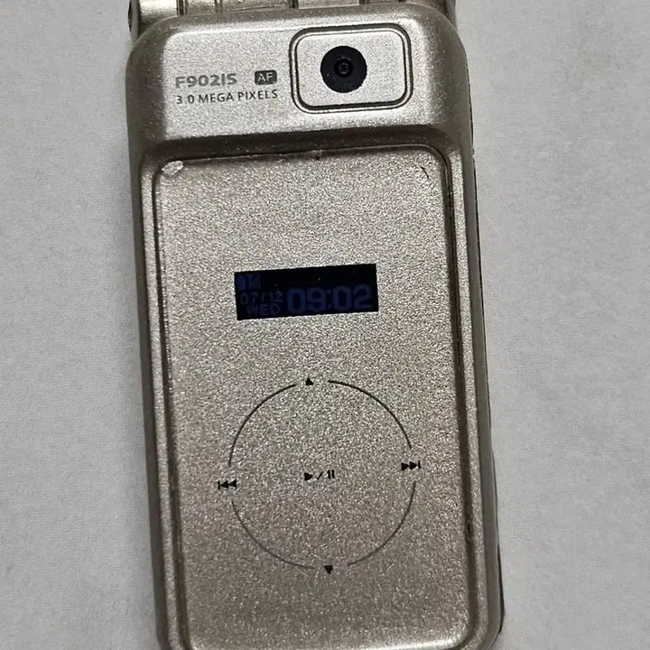 [BUNJANG] Miniature Flip Phone - Champagne Gold / 휴대폰 미니어쳐 - 샴페인 골드 플립폰