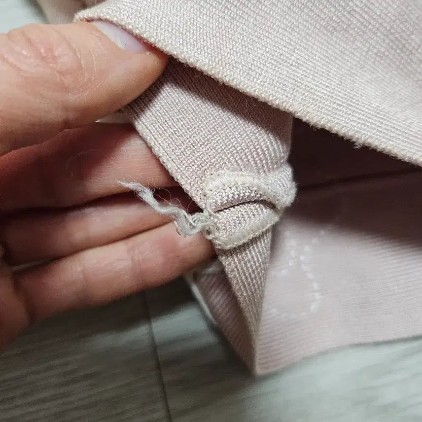 [BUNJANG] GLAMOROUS Indian Pink Embroidered Bandage Knit Dress / GLAMOROUS by andy 인디언핑크 자수 패턴 밴디지 니트 원피스