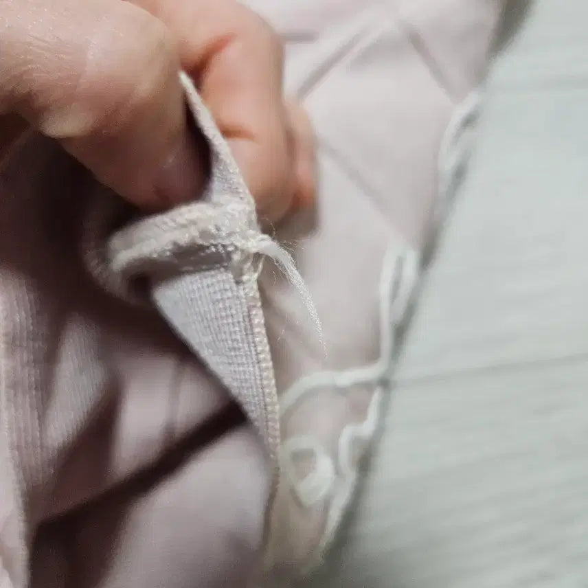 [BUNJANG] GLAMOROUS Indian Pink Embroidered Bandage Knit Dress / GLAMOROUS by andy 인디언핑크 자수 패턴 밴디지 니트 원피스