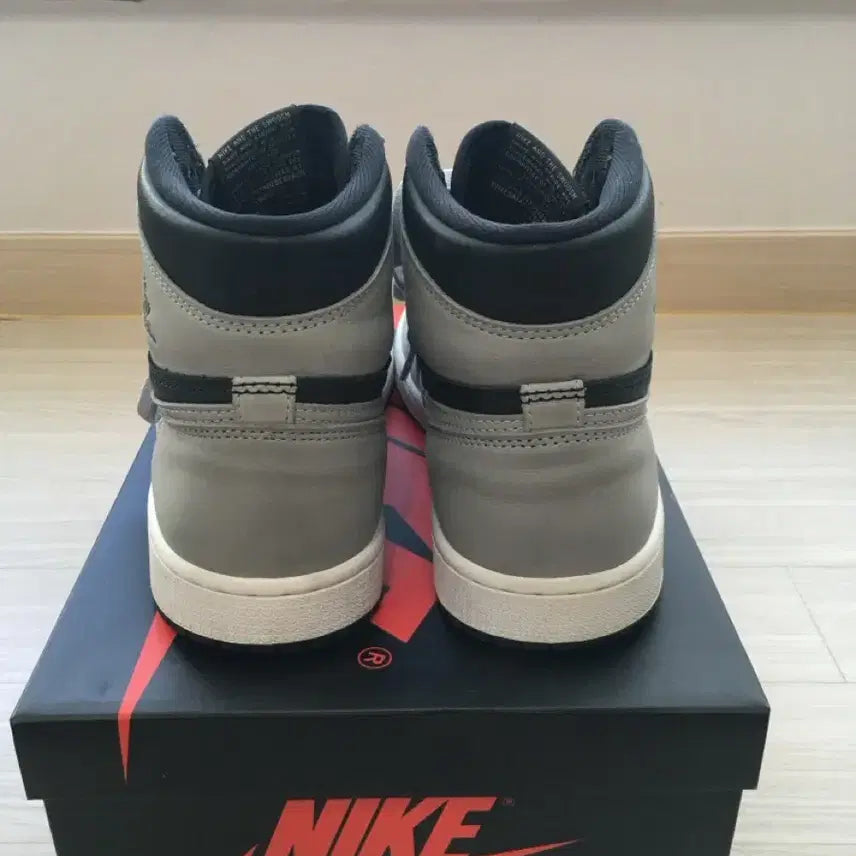 [BUNJANG] Nike Air Jordan 1 Retro High OG Shadow Sneakers / 나이키 신발 조던1 레트로 하이 OG 쉐도우