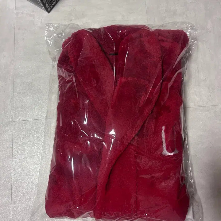 [BUNJANG] G-Dragon We11done Robe Red / 지드래곤 위버멘쉬 로브 레드
