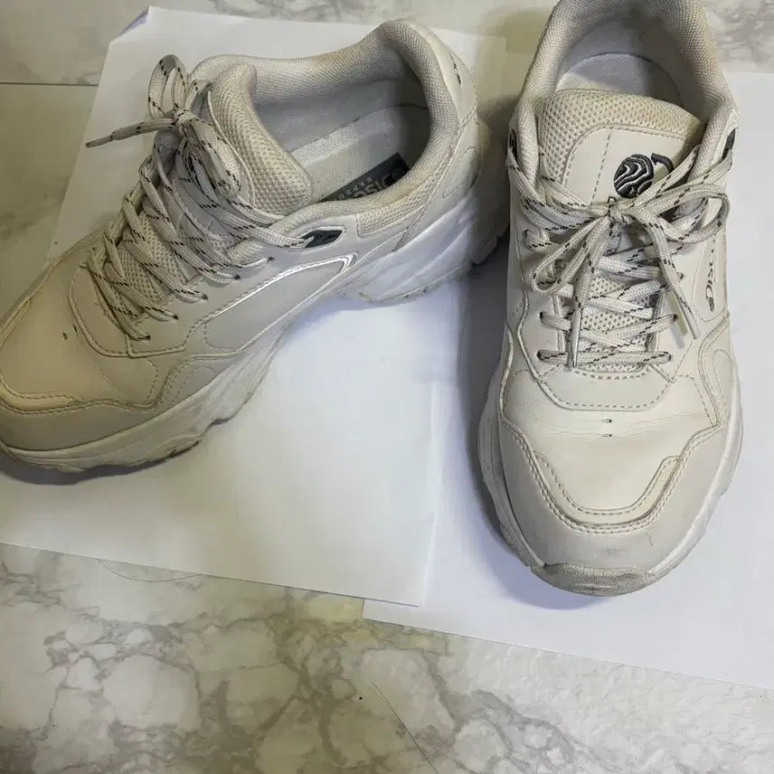 [BUNJANG] Discovery Jogger Flex Sneakers 240 / 디스커버리 조거 플렉스 운동화 240
