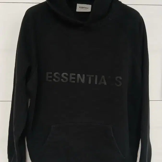 [BUNJANG] Essential Black Hoodie with Stain / 에센셜 블랙 후드티 얼룩스팟 뒷면있음 하자로저렴 반사판있음