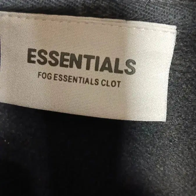 [BUNJANG] Essential Black Hoodie with Stain / 에센셜 블랙 후드티 얼룩스팟 뒷면있음 하자로저렴 반사판있음