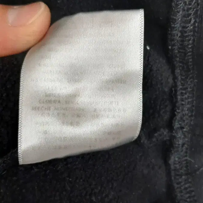 [BUNJANG] Essential Black Hoodie with Stain / 에센셜 블랙 후드티 얼룩스팟 뒷면있음 하자로저렴 반사판있음