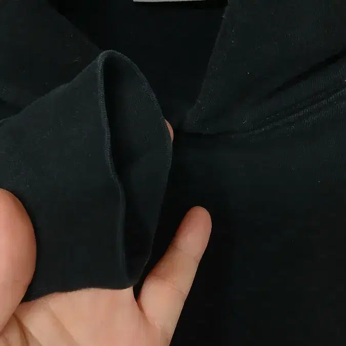 [BUNJANG] Essential Black Hoodie with Stain / 에센셜 블랙 후드티 얼룩스팟 뒷면있음 하자로저렴 반사판있음