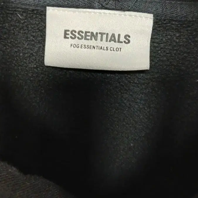 [BUNJANG] Essential Black Hoodie with Stain / 에센셜 블랙 후드티 얼룩스팟 뒷면있음 하자로저렴 반사판있음