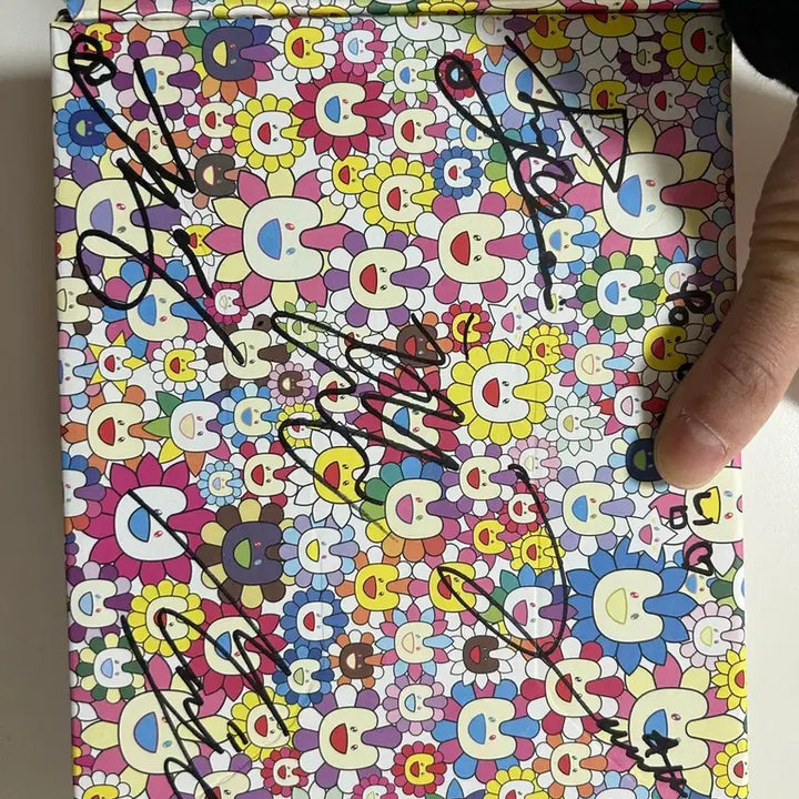 [BUNJANG] NewJeans Murakami Takashi Flower Pattern Signed Album / 뉴진스 무라카미 다카시 플라워 패턴