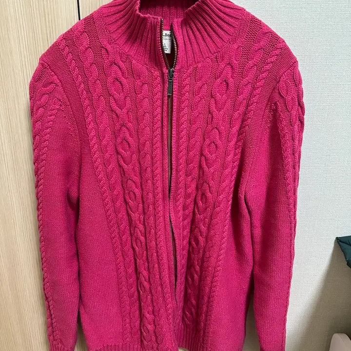 [SOLD OUT] L.L.Bean 꽈배기 케이블 니트 집업 마젠타 핑크
