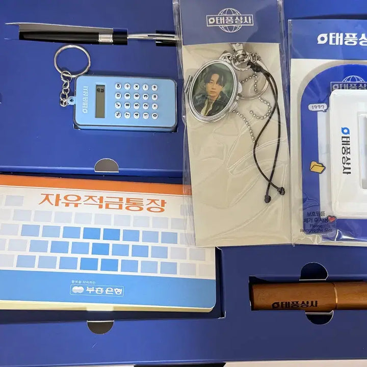 [BUNJANG] TaePungSangSa Welcome Kit, Keyring, Acrylic Stand Bundle Set / 태풍상사 일괄 웰컴키트. 열쇠고리 .아크릴스텐드