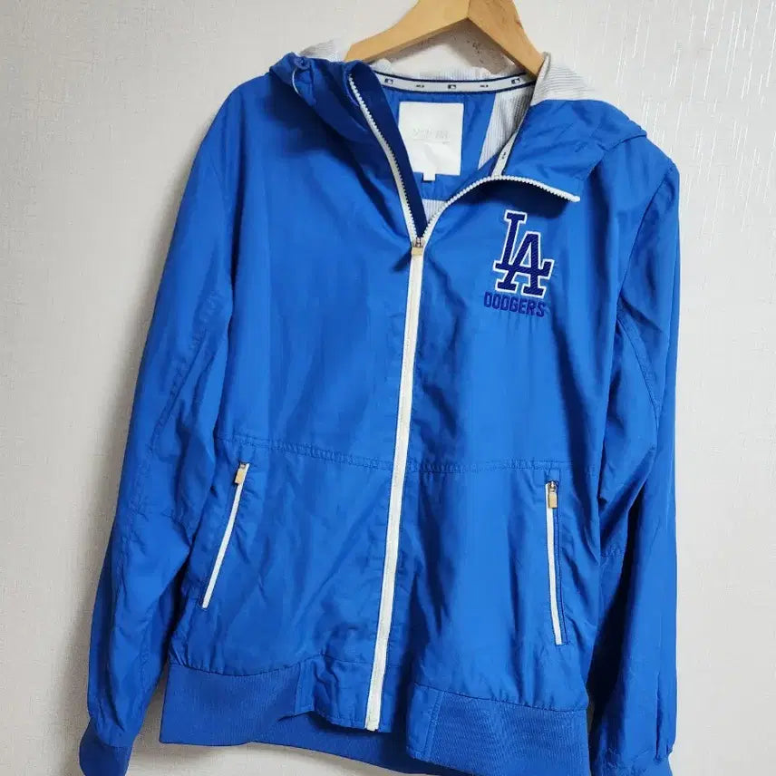 [BUNJANG] MLB LA Dodgers Hooded Windbreaker Jacket (Size 100) / MLB LA 다저스 후드 바람막이 100