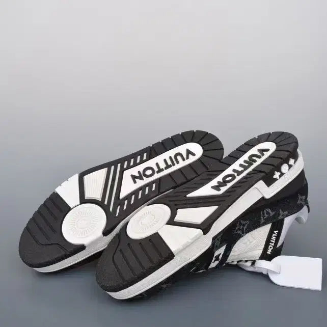 [BUNJANG] LV Trainer Black and White Sneakers / 롯데백화점에서 구매한 LV 트레이너 흑백 운동화